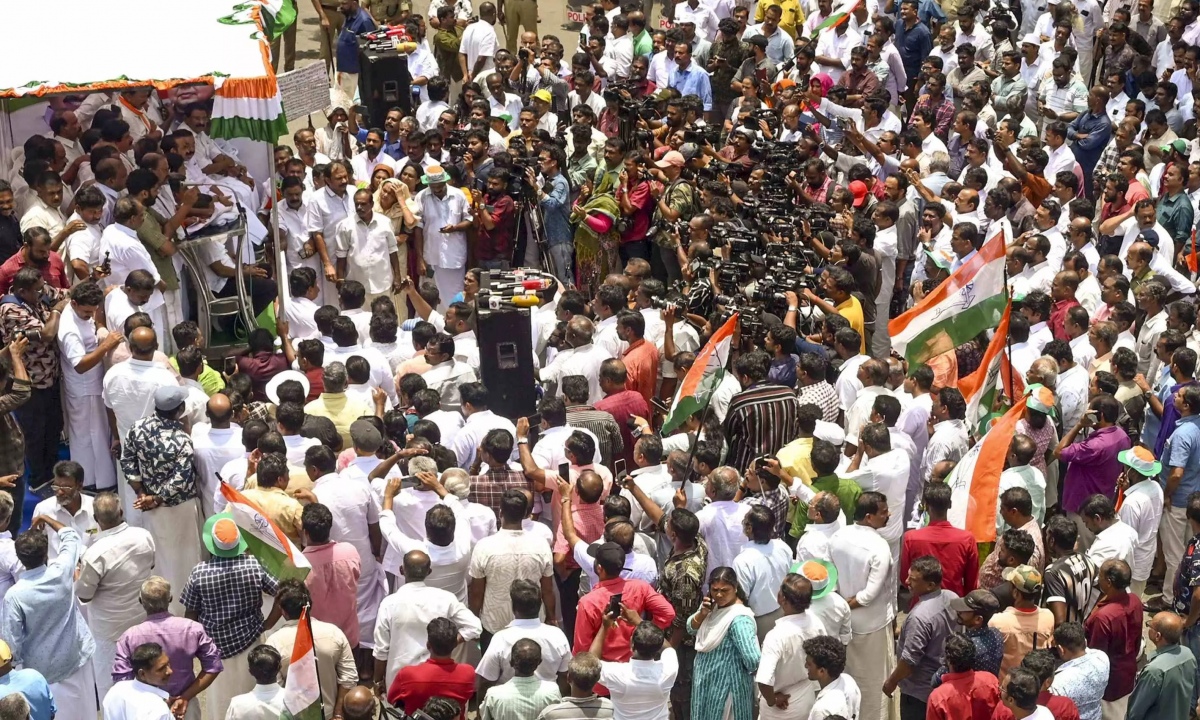 BJYM Workers Protest in Kerala Demanding CM&rsquo;s Resignation and ADGP&rsquo;s Removal