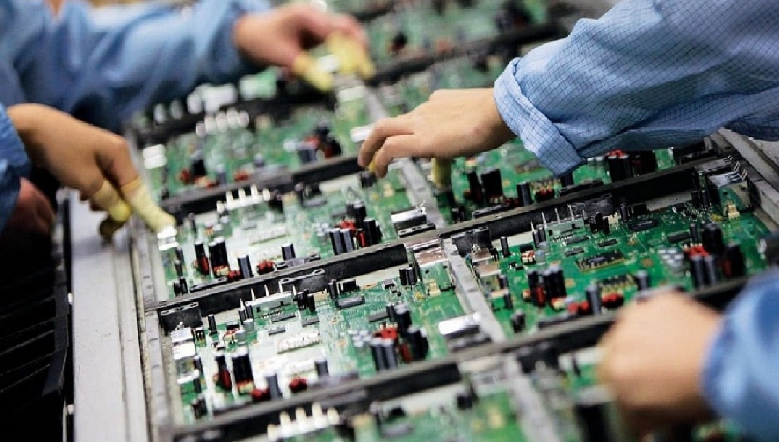 India Positions Itself for 100% Electronic Manufacturing, From Chips to Finished Goods