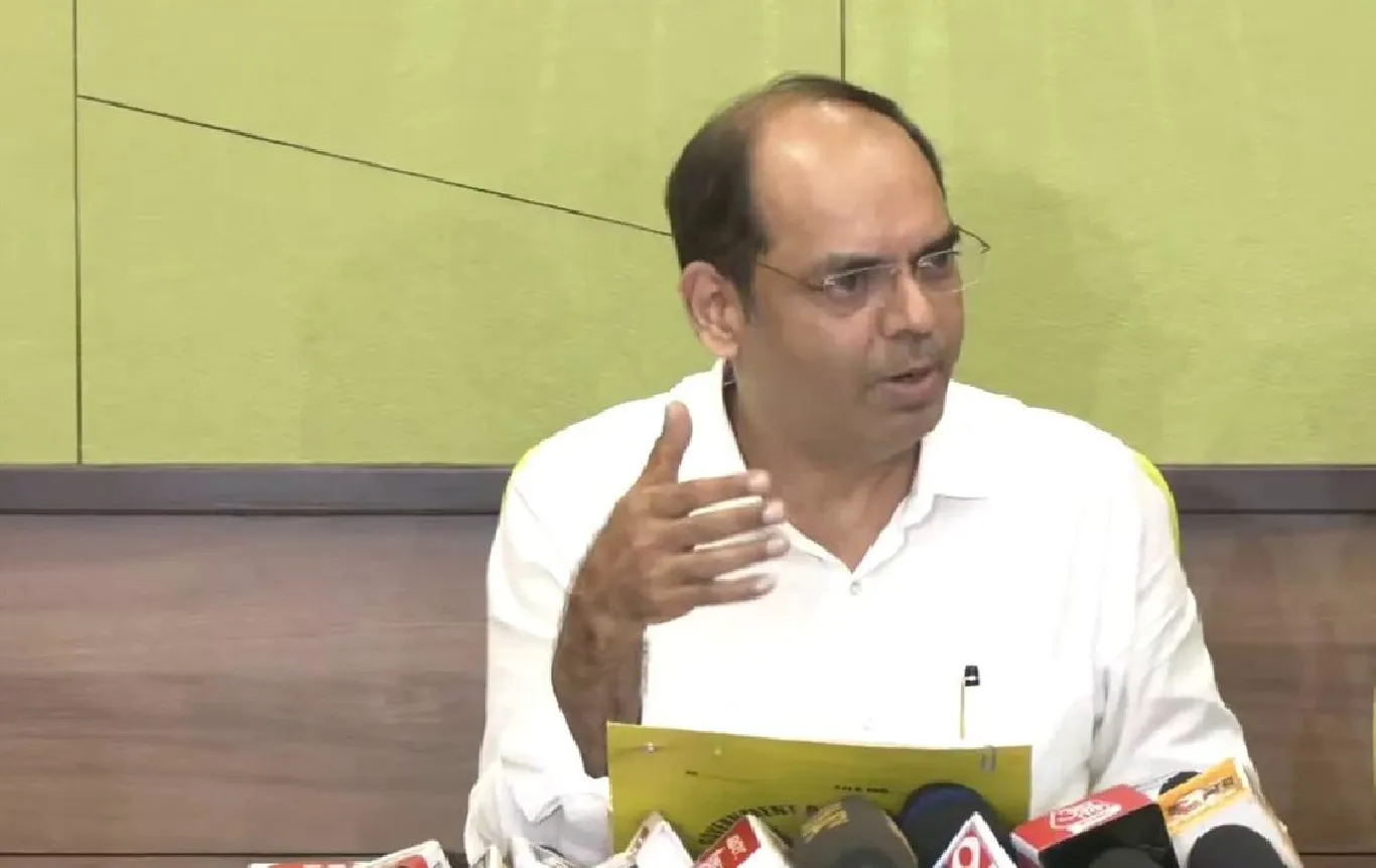 West Bengal Health Secretary Visits Sagar Dutta Medical College, Addresses Security Concerns