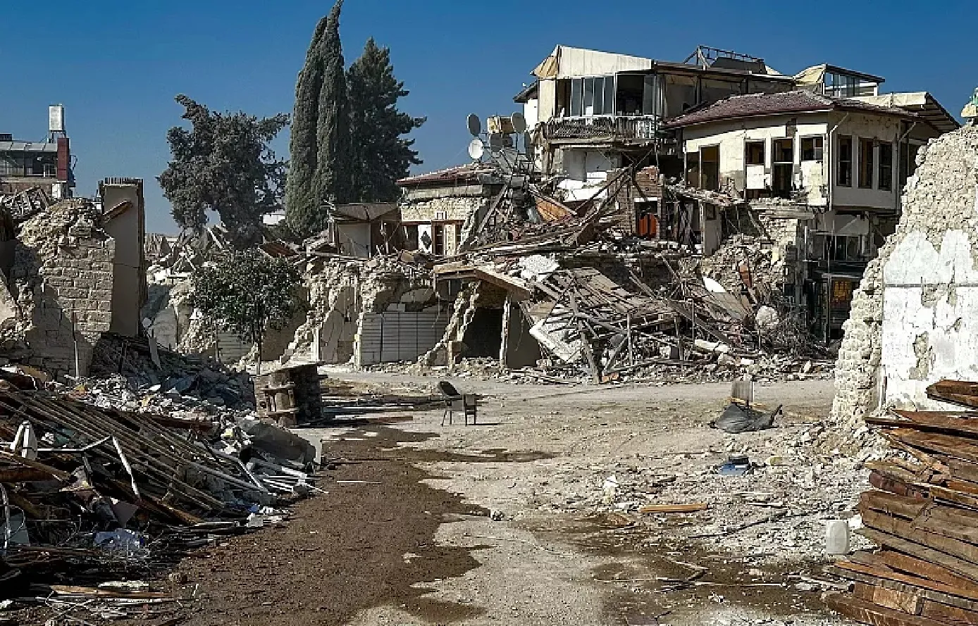 Istanbul Earthquake Over 150 Injured Due to Panic and Jumping Incidents