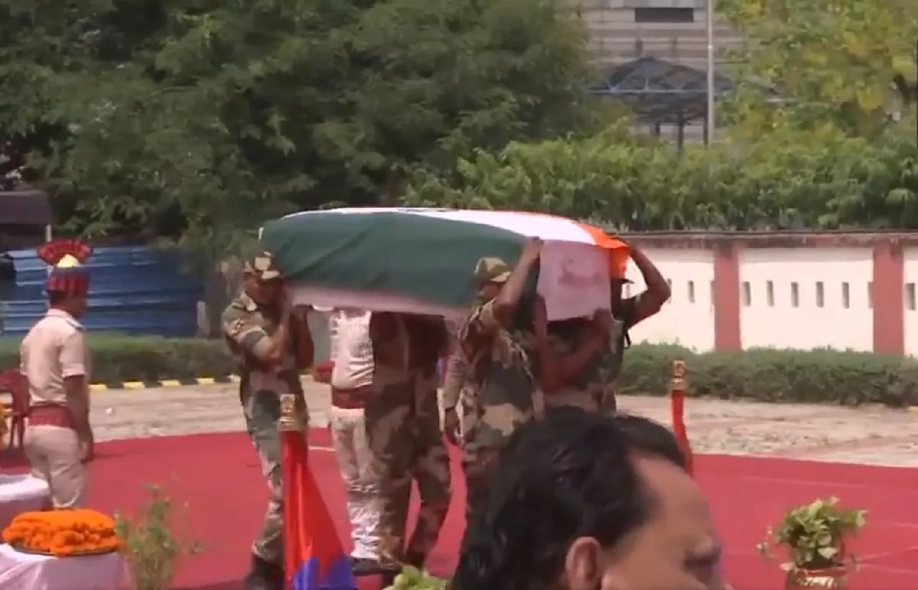India Salutes Its Hero BSF Sub Inspector Mohammed Imteyaz Honored in Patna After Sacrificing Life in Cross Border Shelling