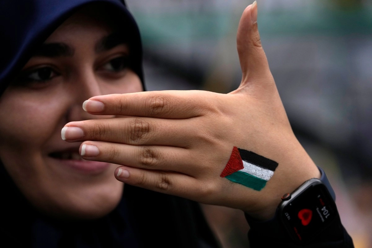 Iran The women challenge the veil Islamic mandatory
