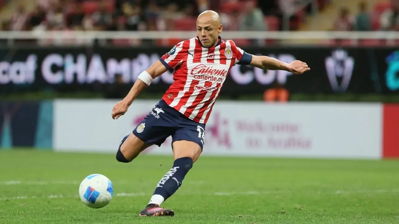 El Chicharito Hernandez Undergoes Surgery but Set to Join Chivas Preseason with Full Spirit