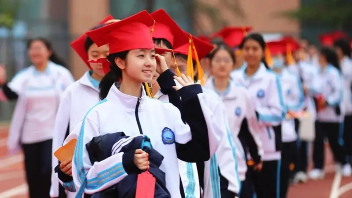 The young Chinese that are rejected in USA y China before the fears of that are spies