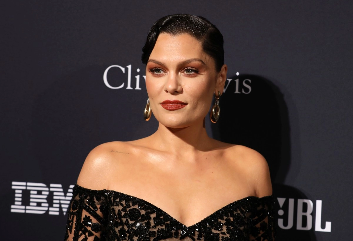 Jessie J reveals that suffers cancer of breast