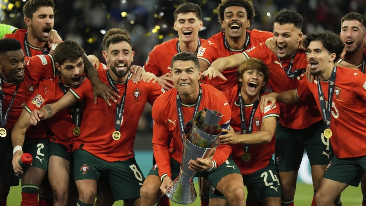 Cristiano Ronaldo Y Portugal Oblig to champion of Europe and Se crowned in the  nations league