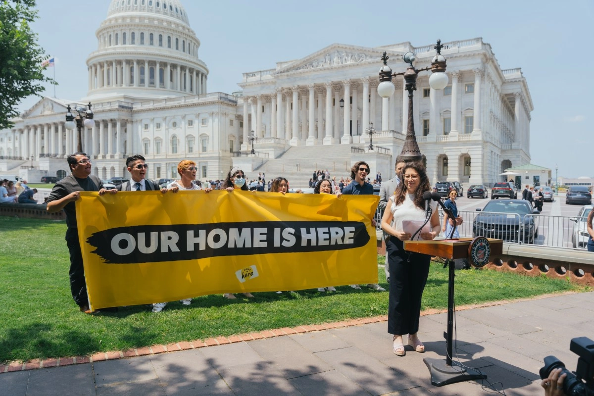 Legislators beneficiaries daca and defenders ask protection permanent for dreamers