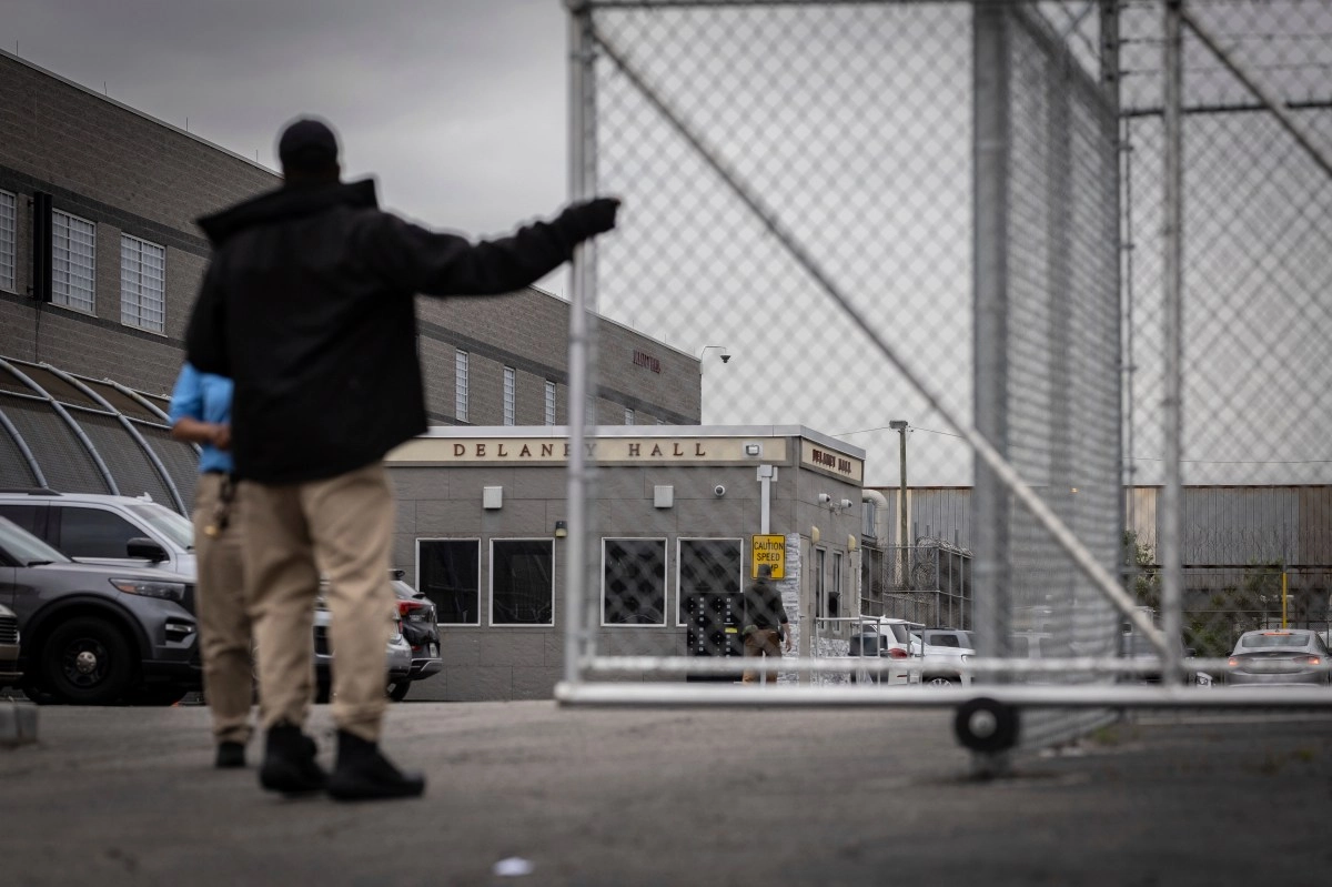 FBI stops a two of the four immigrants that espgar of facilities of Ice in Newark