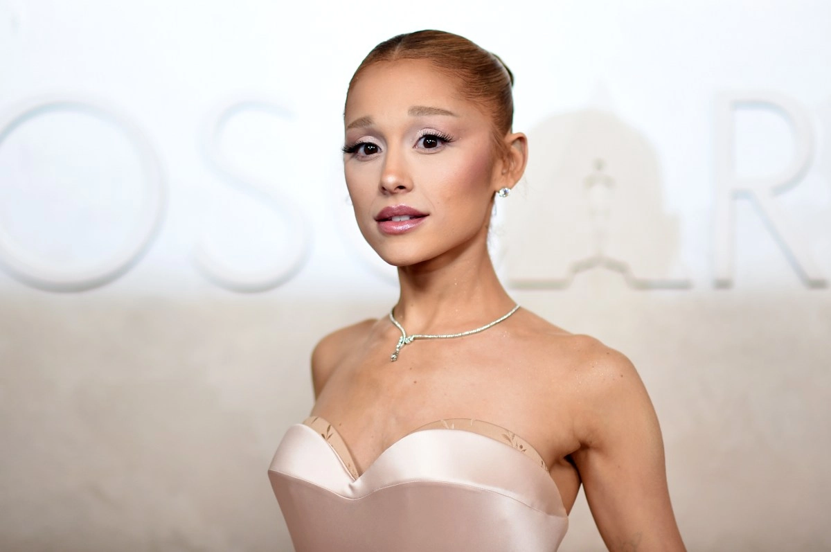 Ariana Grande is mourning after the death of his grandmother a the 99 years