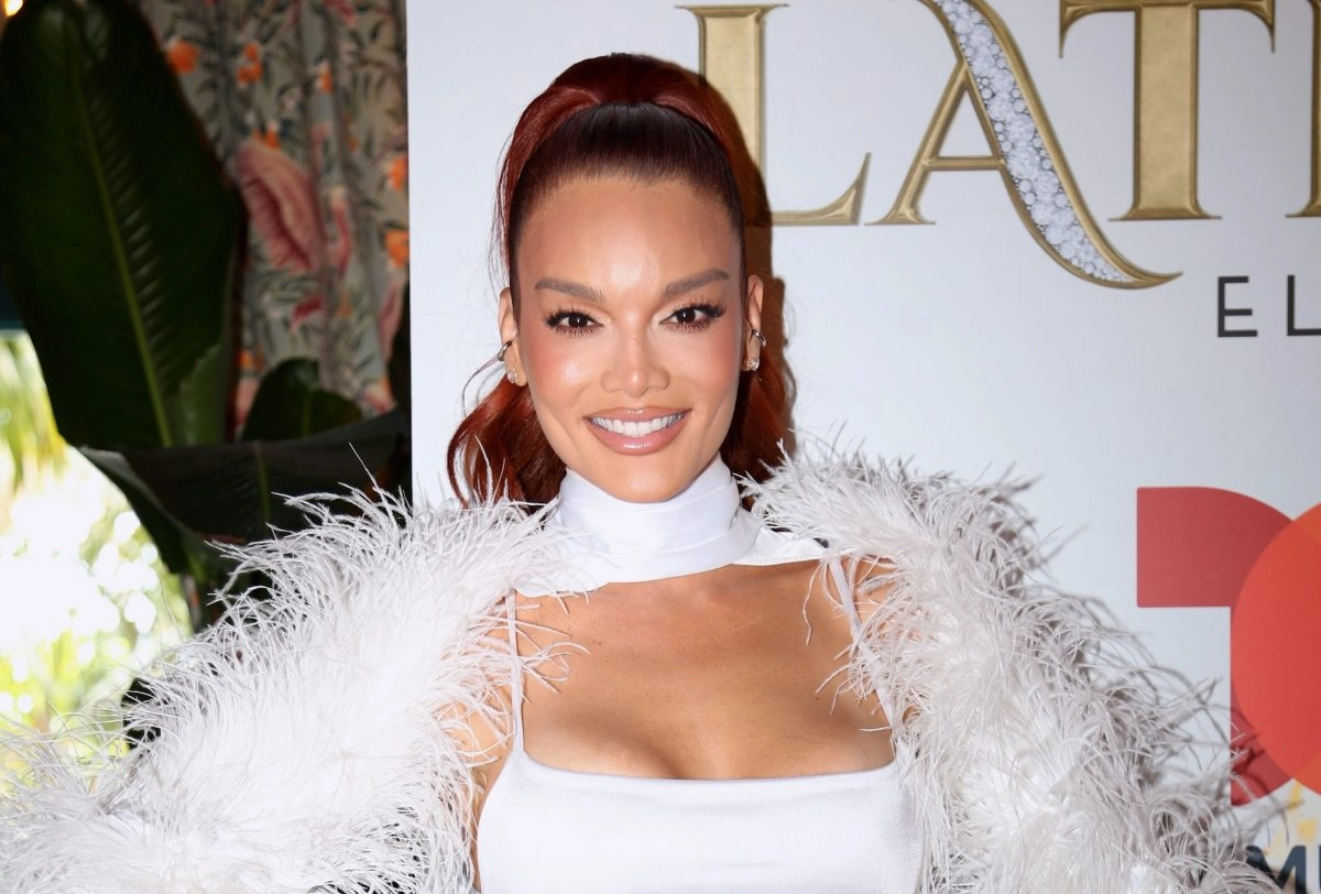 ZULEYKA RIVERA SEA outside  Miss Universe Latina the reality  after encounter with the judges