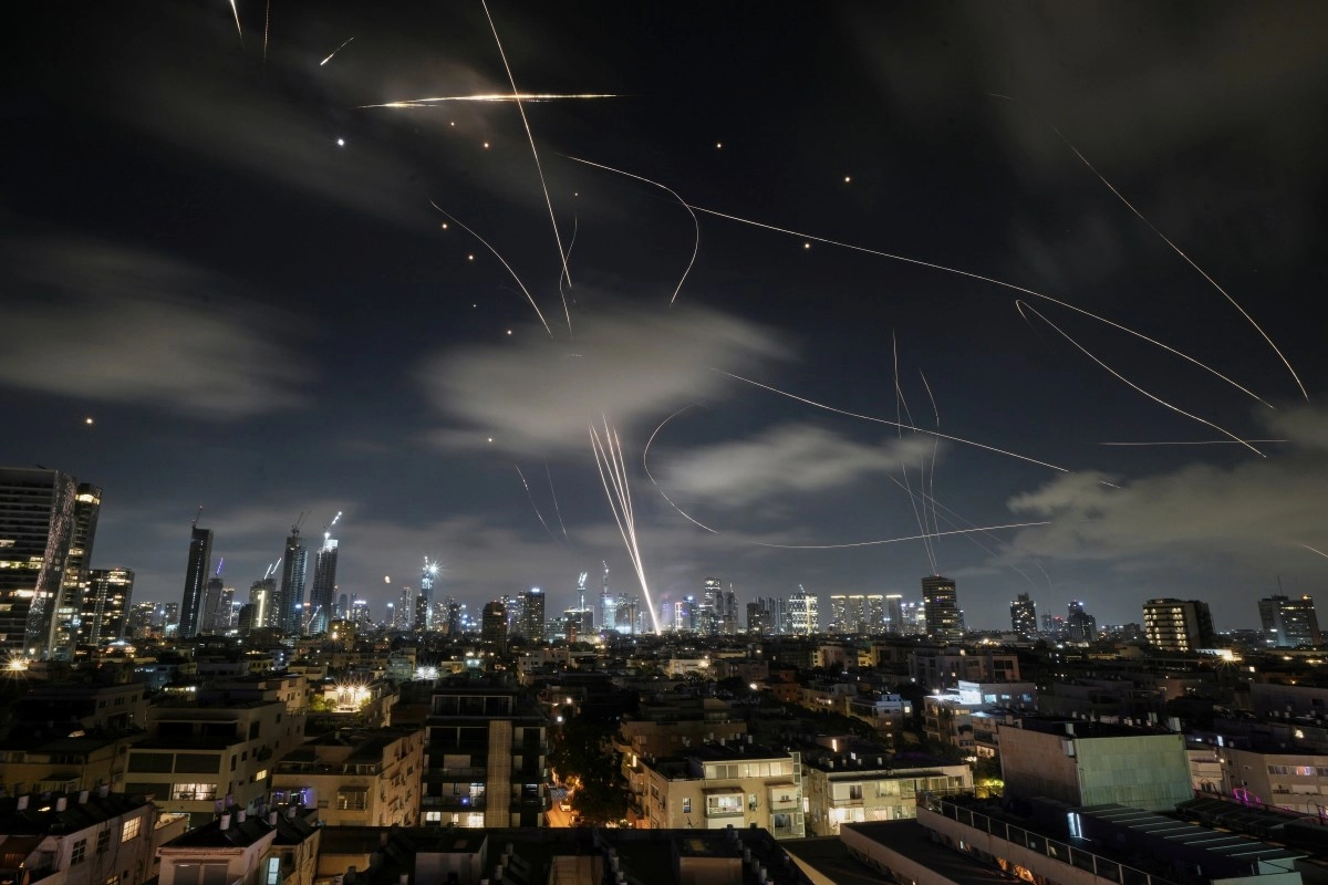 Israel threat to maximum leader from Iran after that missiles damage hospital e boiled a more 200 people