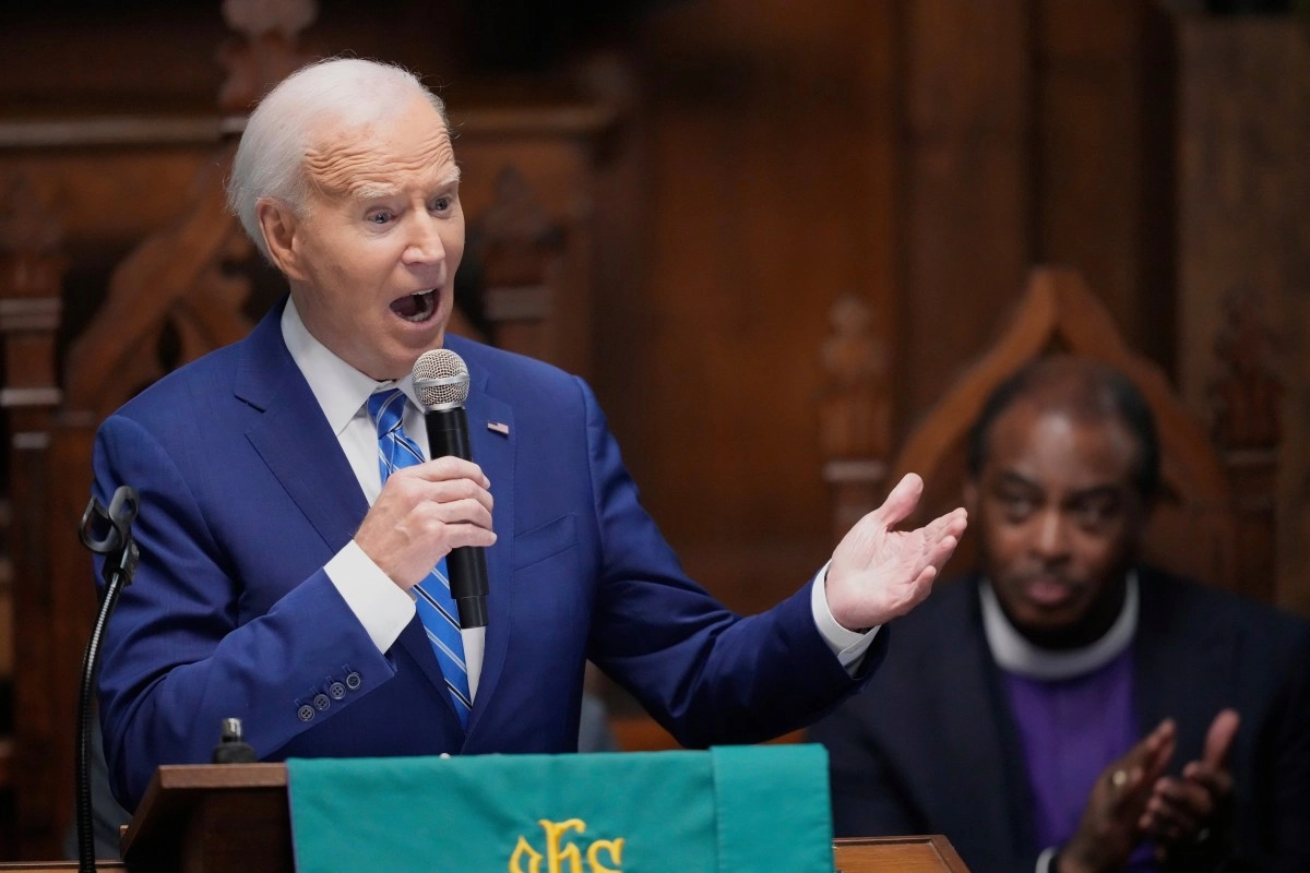 Biden Assists A Historic Church African American of Texas during the jneteenth y leave message a Trump