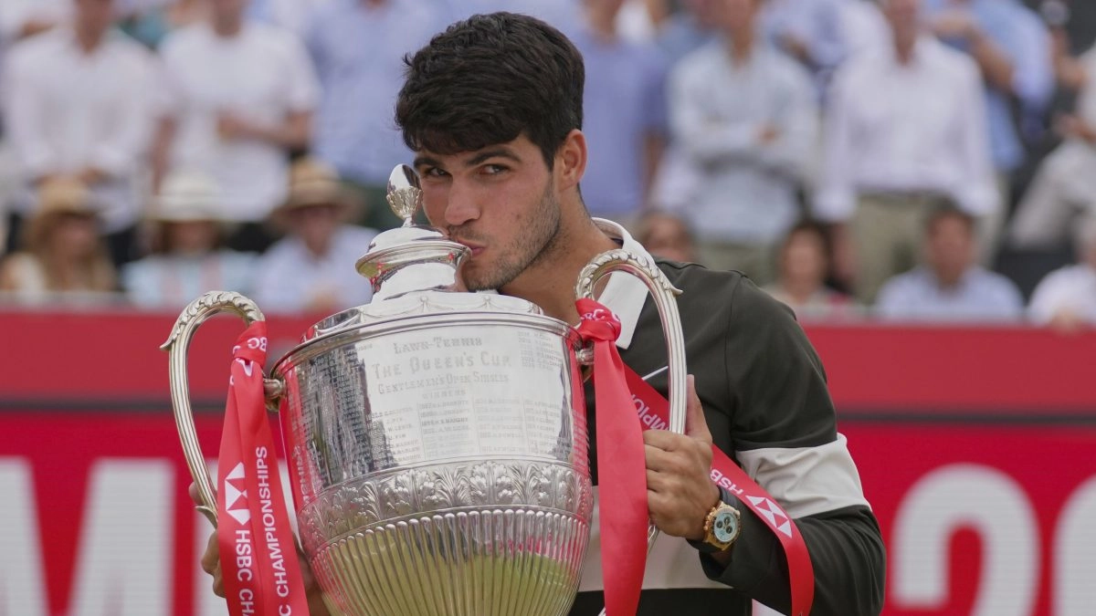 Carlos Alcaraz Se Crown in Queens Before of Wimbledon