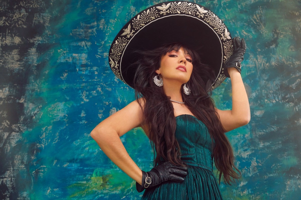 Lupita Infante free and empowered se put its crown