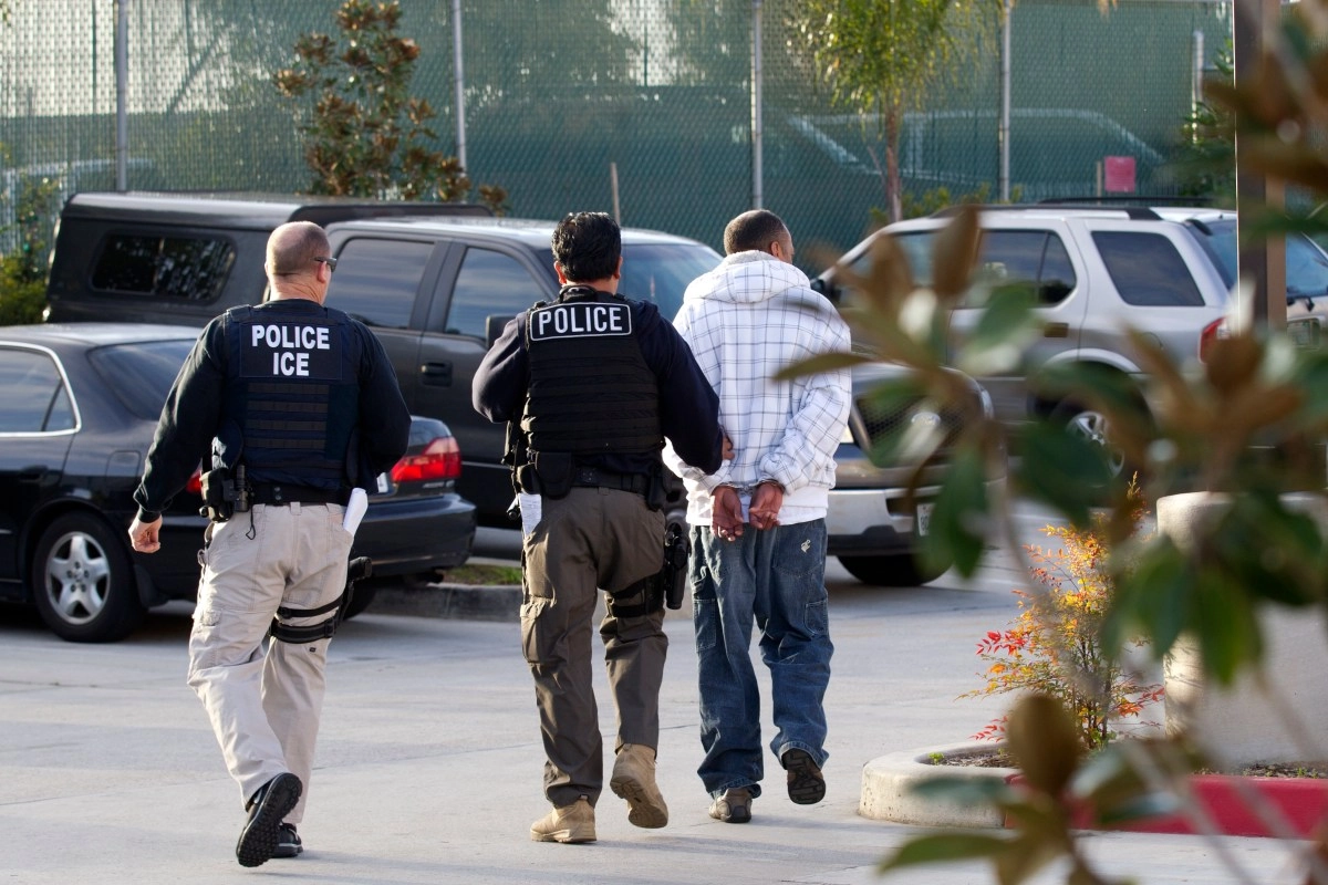 Workers of a autolavado in torrance were arrested in a raid client faced to the agents