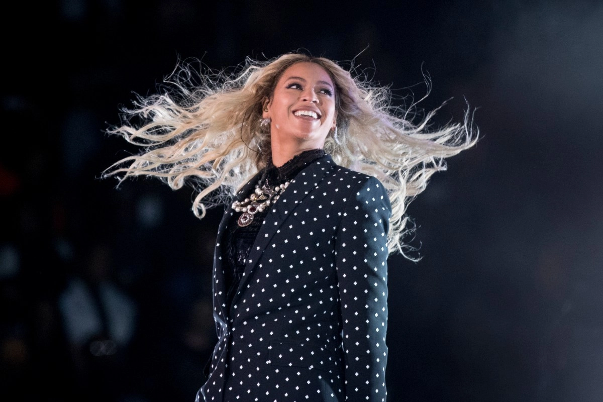 Beyonc was suspended in the air per a fault technique during its concert in houston