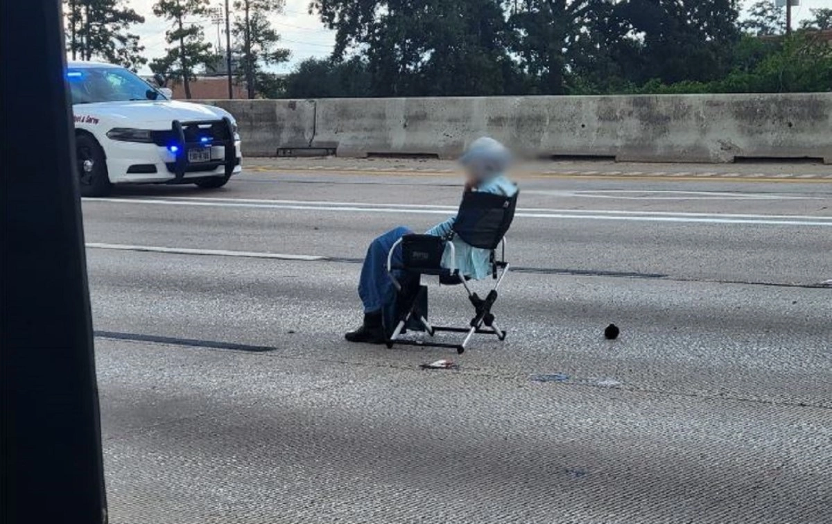 Road of Texas closed per hours then of that woman armed will star tense confrontation