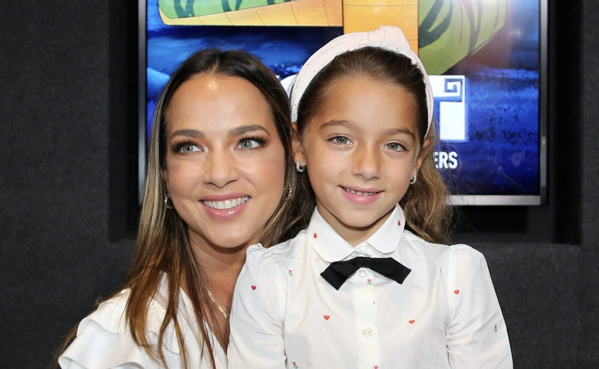 Alaa daughter of adamari Lpez look unrecognizable after take away their braids colors