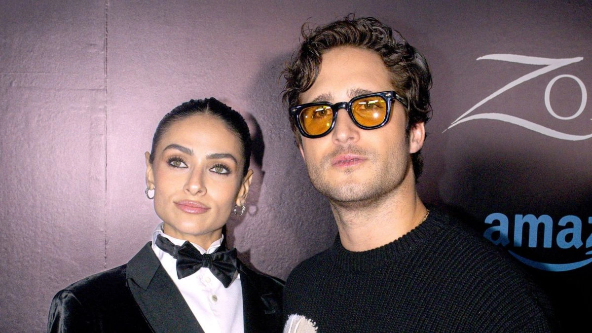 Renata Notni Y Diego Boneta Spill Honey from the island Capri