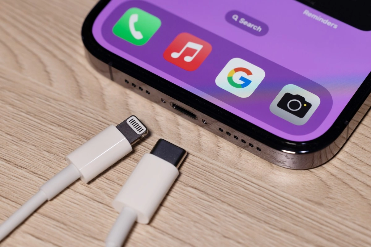 How use your iPhone as power bank in case emergency