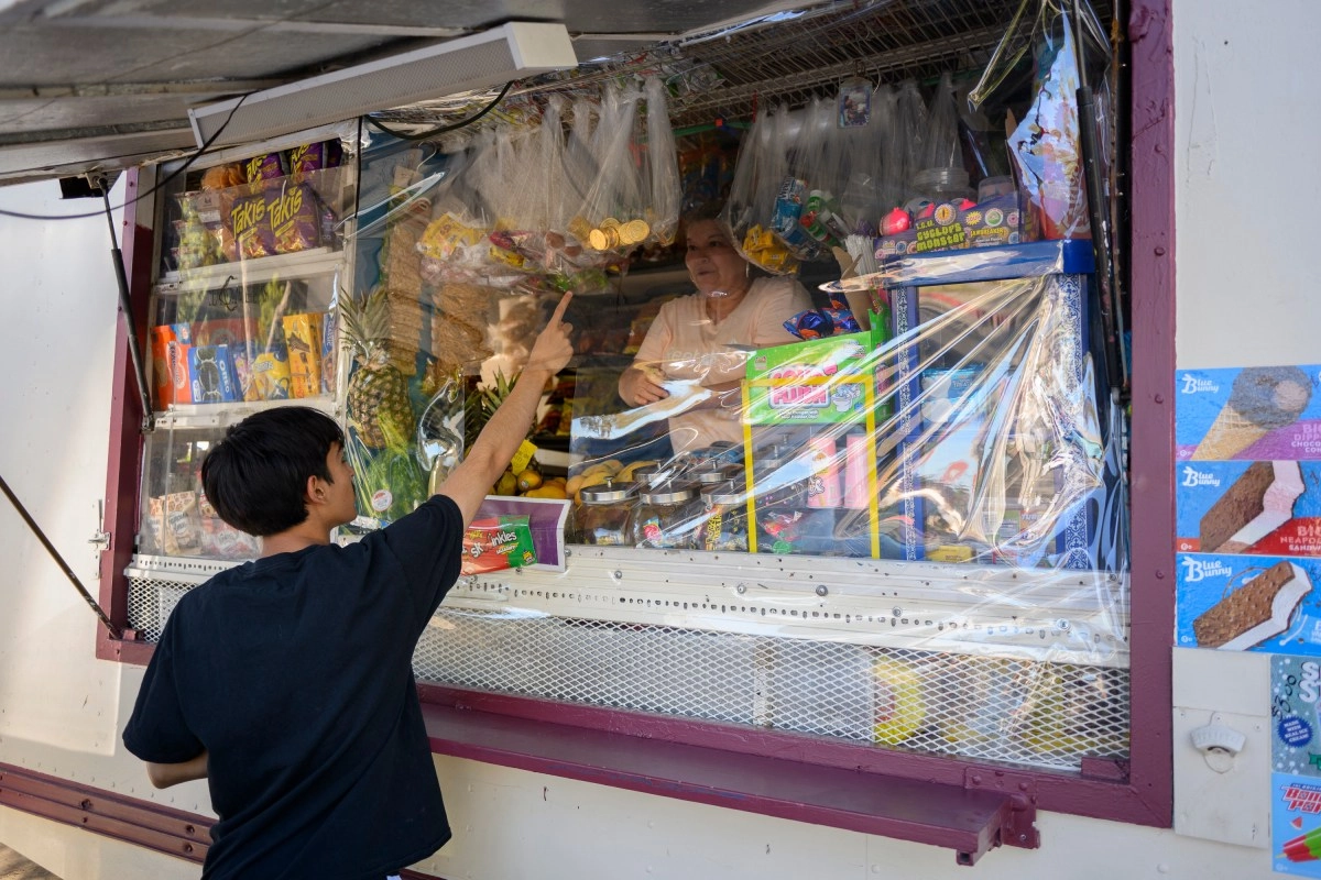 Sellers on wheels suffer by the parking lots