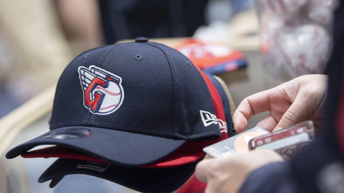 Investigate a pitcher from Cleveland per case of illegal bets