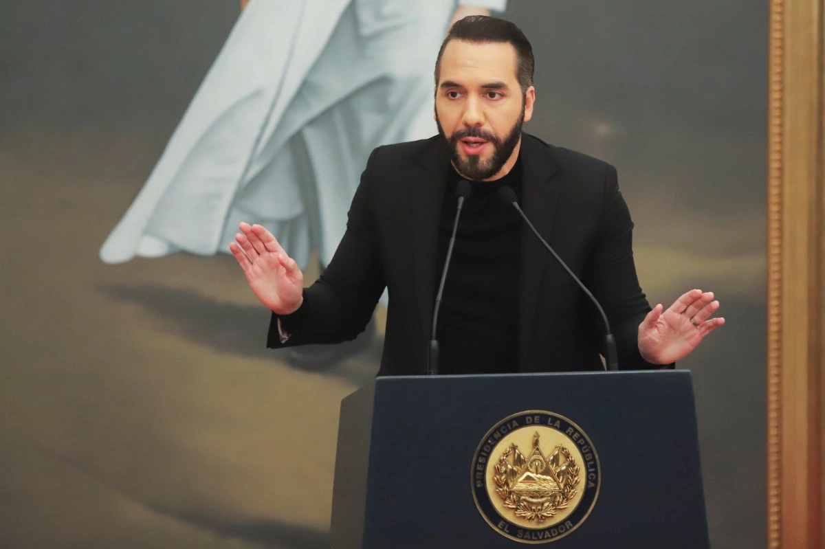 Bukele Demiente A Kilmar Abrego and Deflages that has suffered torture in the prison of the savior