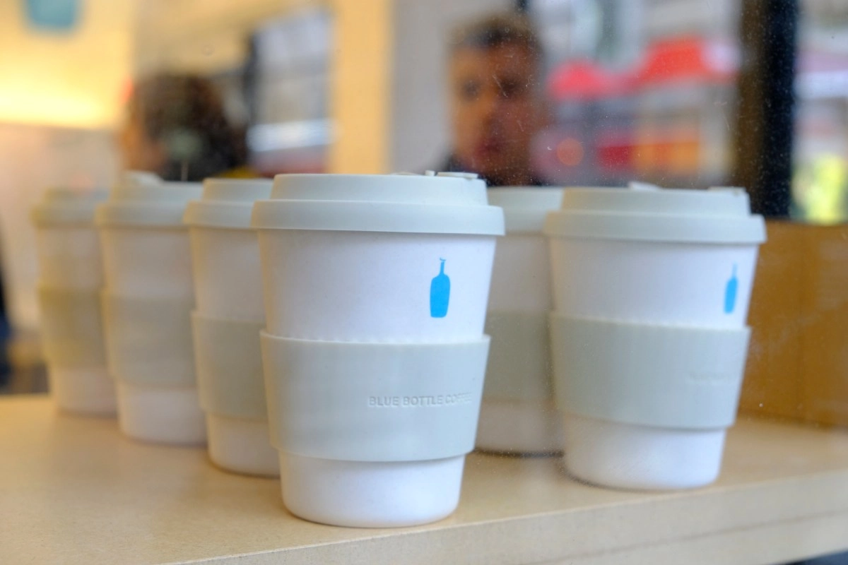 Hispanic receives a comment discriminatory in a coffee that bought Is it what should laugh