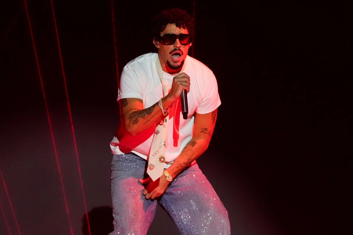 BAD Bunny Challenge A Trump Y Defend a the immigrants in their video clip  newyol 