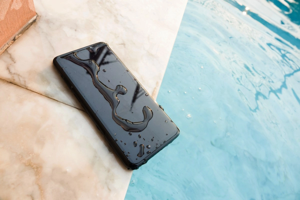 By what wet your telephone is a lousy idea although is resistant to water