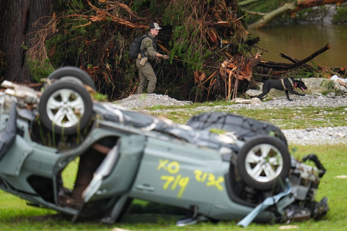 Flood at Texas raised to 70 the dead while follow the tasks search