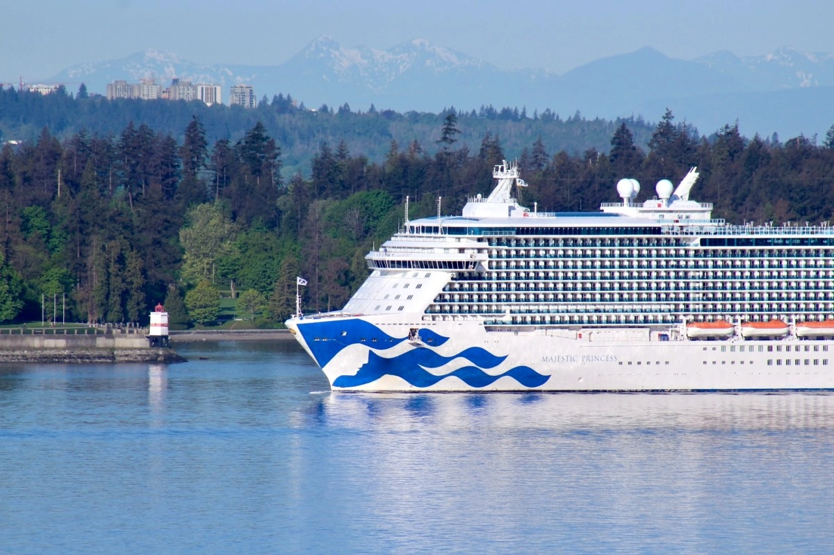 They find without life a tourist missing in alaska after down cruise for a walk