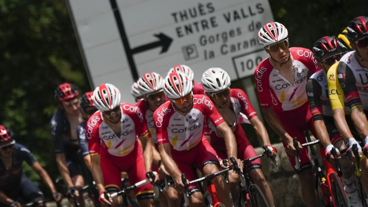 Steal 11 bicycles  11000 dollars a team cofidis in the Tour of France