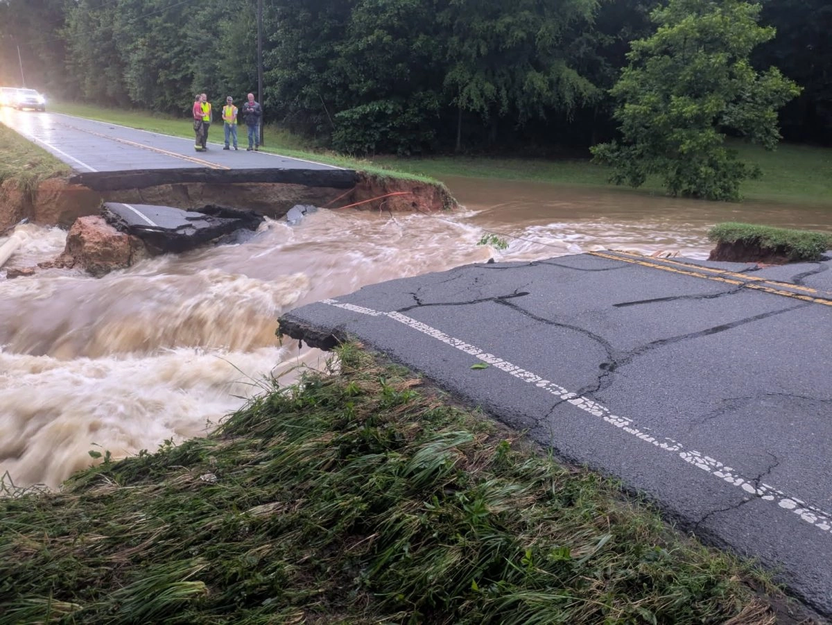 Flood in Carolina del North after the step of chantal leave a woman dead y thousands without electricity