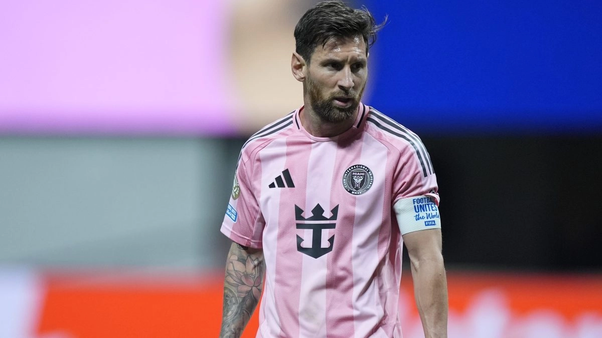Lionel Messi is tempted by the football Arabia Saudi