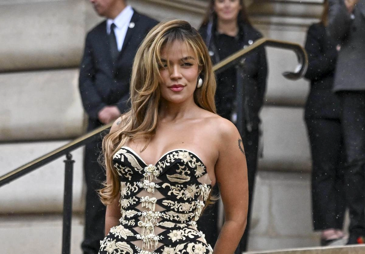 Ricky Martin Y Eiza Gonzlez defended a karol g after displacement that suffered in Paris