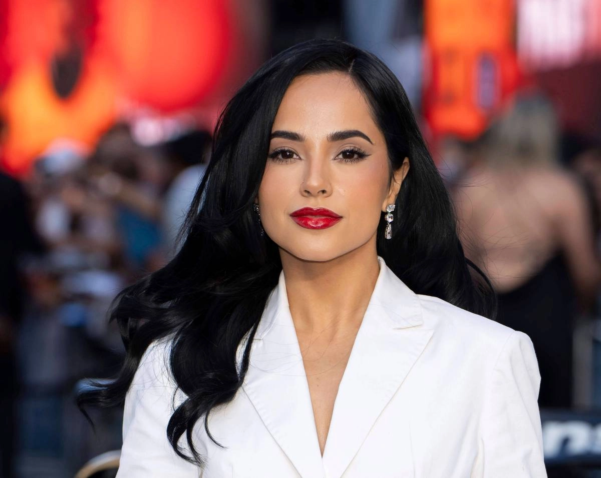 Becky G Express your pride by its Latin roots me motivate show that we deserve be happy