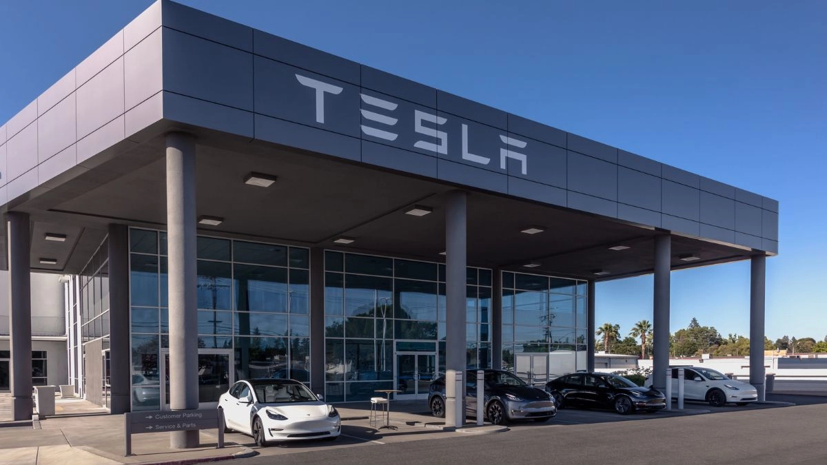 Actions of Tesla fall after shock Trumpmusk