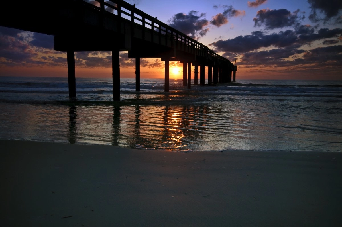 Three people wounds after being reached per a ray in the spring of San Agustn Florida