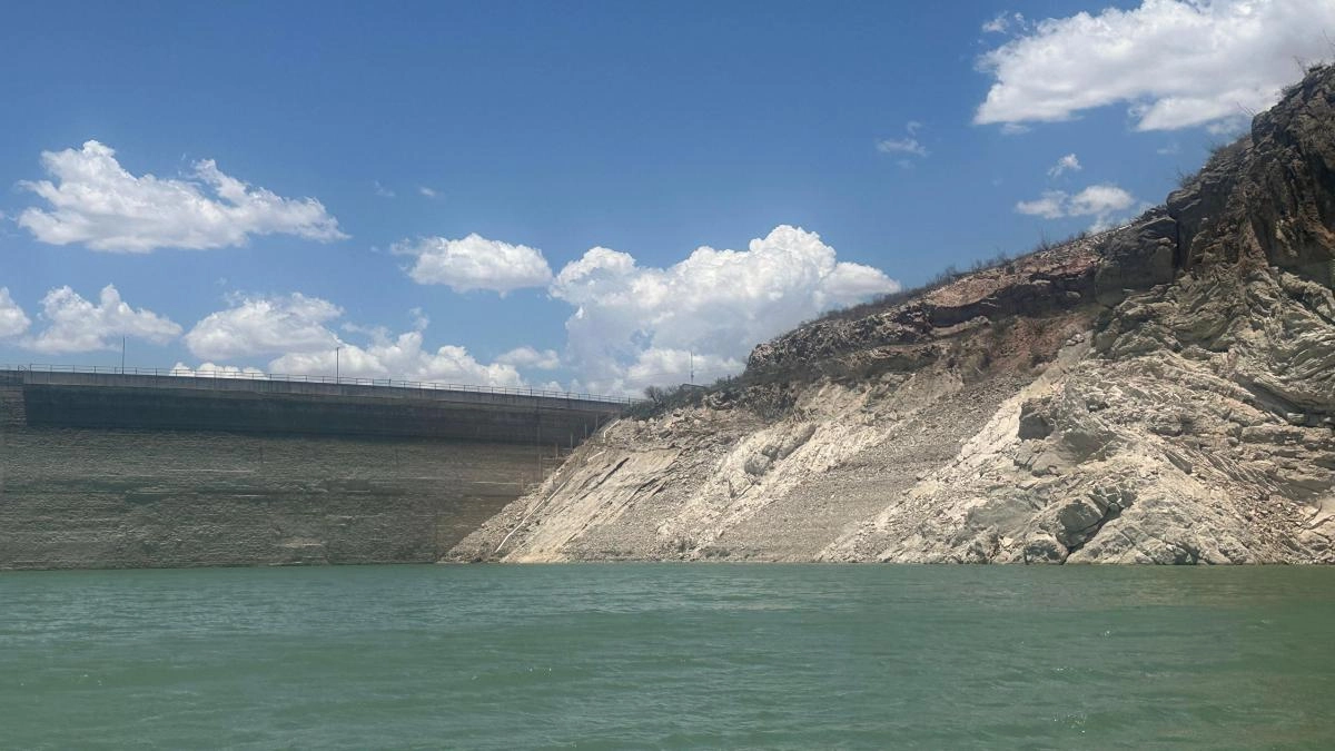 The growing dispute between Mexico and United States by the water in medium of a devastating drought