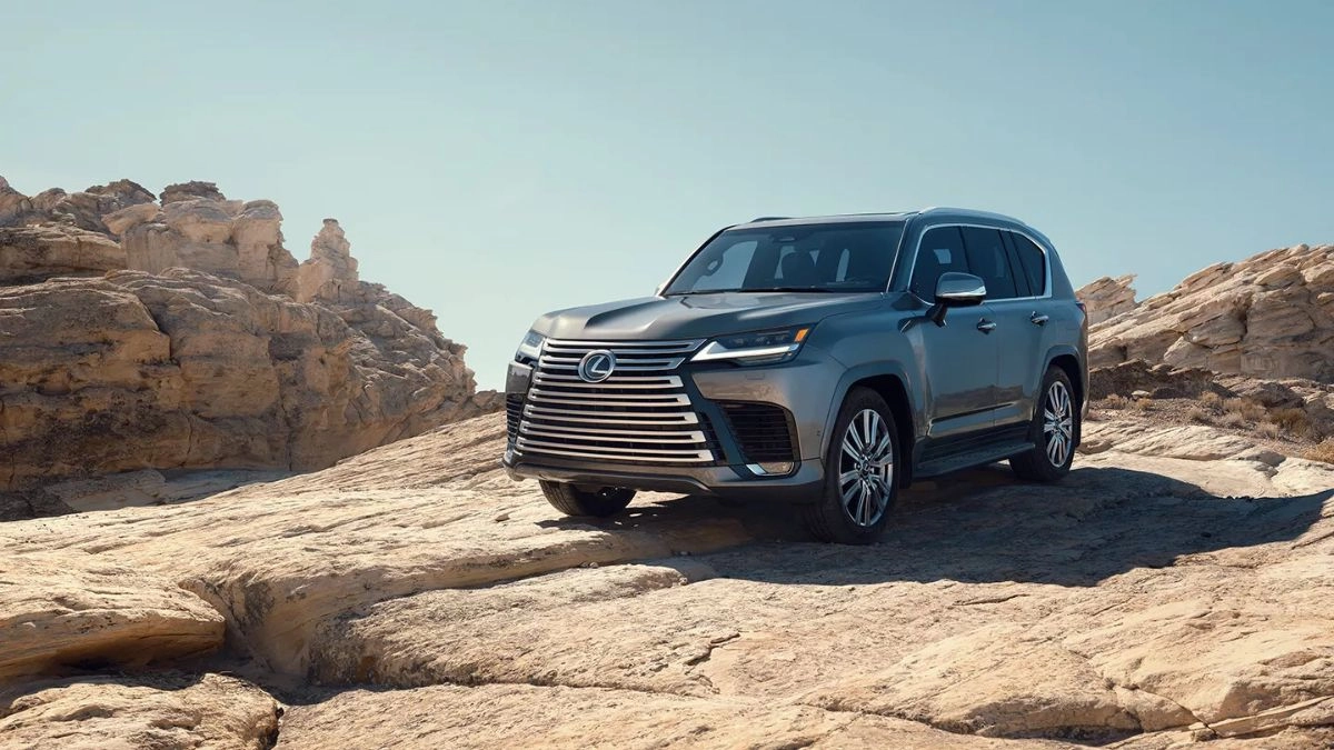 Lexus lx 700h overtrail 2025 the test of a luxurious SUV