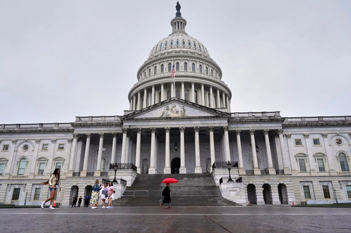 CUT SUPREME ALLOWS MASIVE DISPLAYS DEL GOVERNMENT TRUMP IN THE DEPARTMENT OF EDUCATION