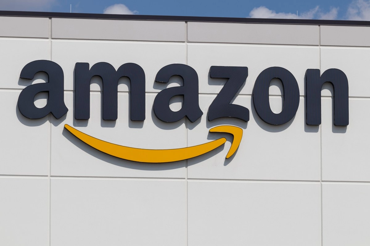 Amazon reduction of  1300 A Solo  350 laptop for students