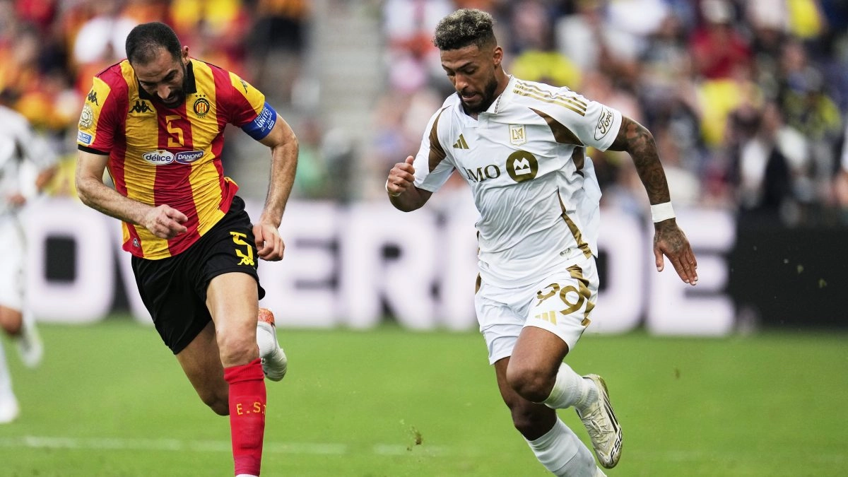 Denis Bouanga Se says goodbye of the lafc for signs with the America