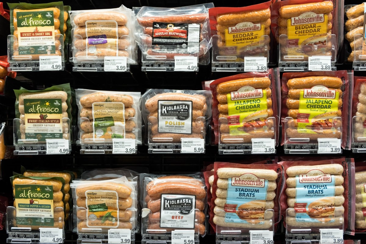 Withdraw from market sausage from chicken per risk contamination
