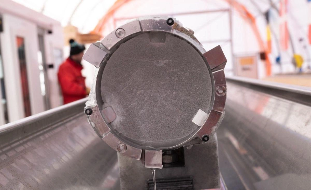 By what the piece of ice more old of the earth can revolution what we know of the climate change