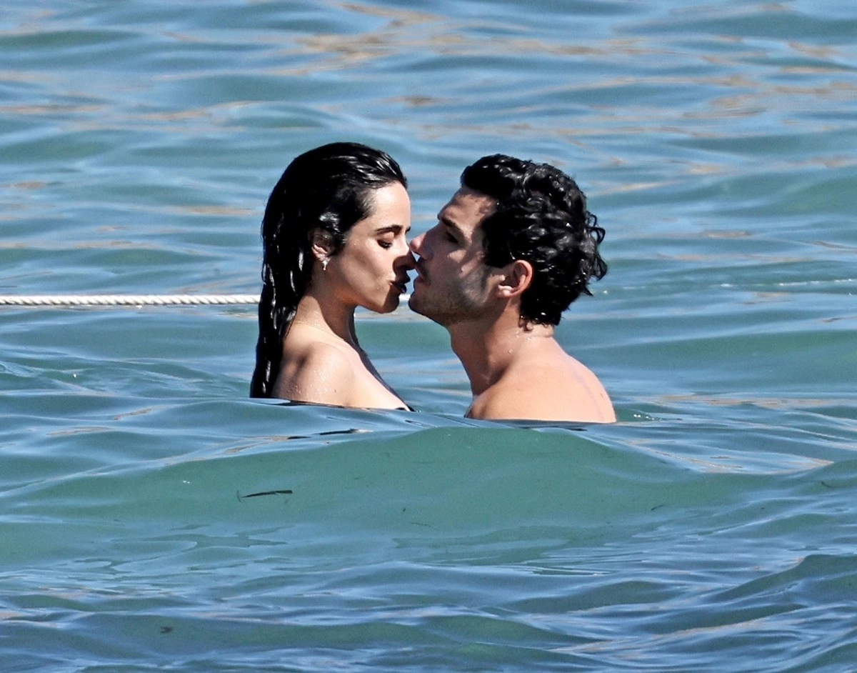 Camila Habello Y Henry Junior Chalhoub star a romantic moment in Ibiza