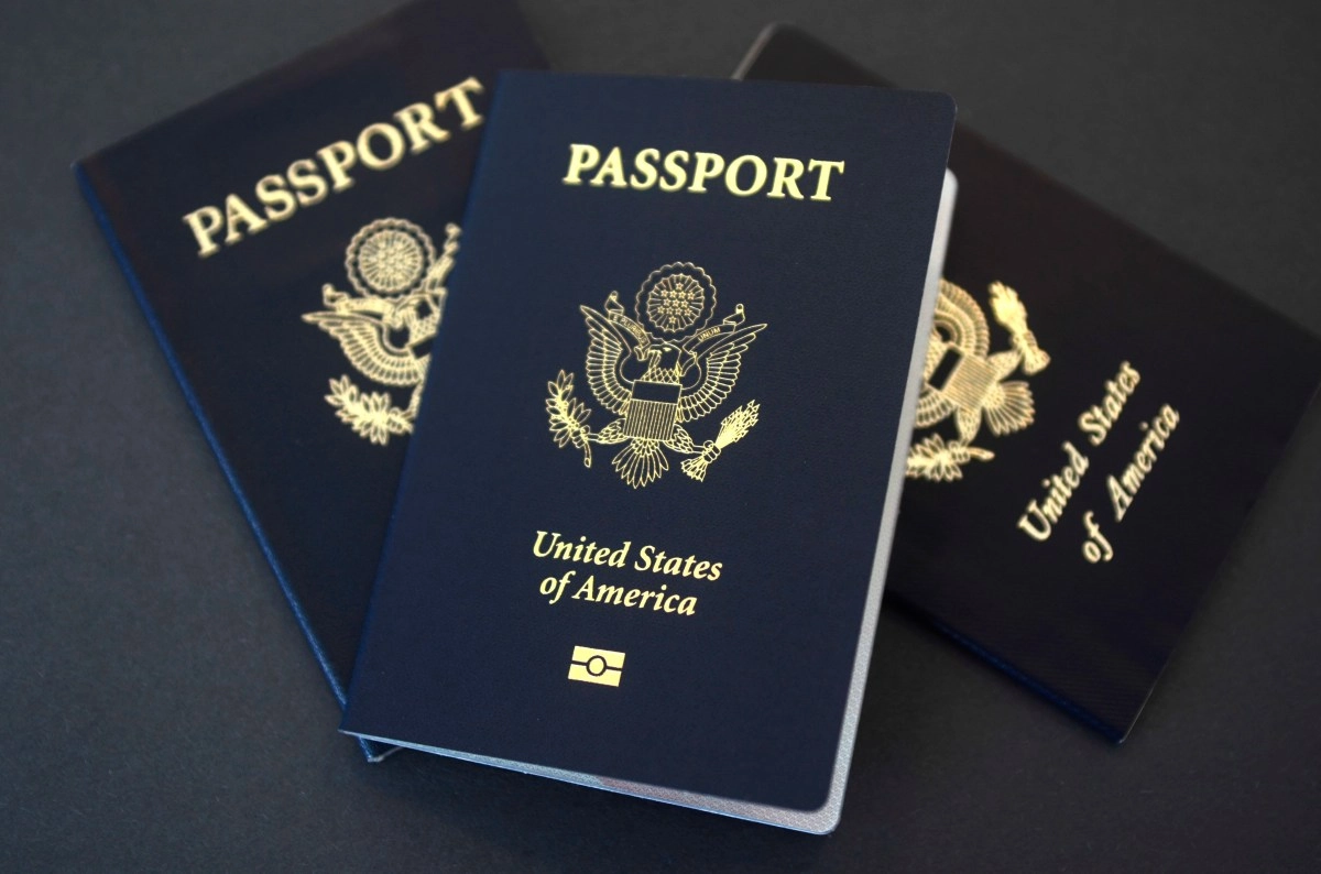 Pasaporte estadounidense pierde puestos en el Top 10 de los ms poderosos