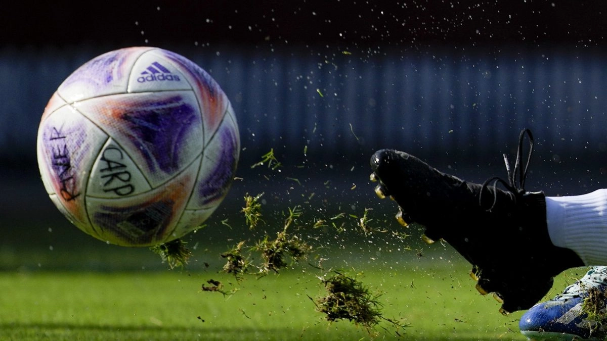 Scandal in Argentina Violent fight a Knife between fans of aldosivi in party against exequipo of keylor navas video