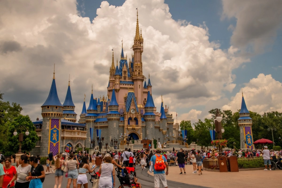 Disney closed park unexpectedly y the users had that abandon it without prior notice